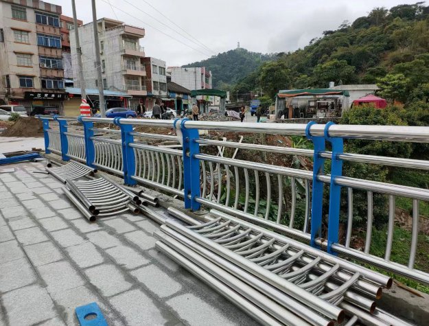 不銹鋼復(fù)合管護欄